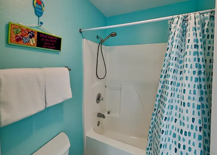 Three Cs #102 - Surfsong Apartment *
