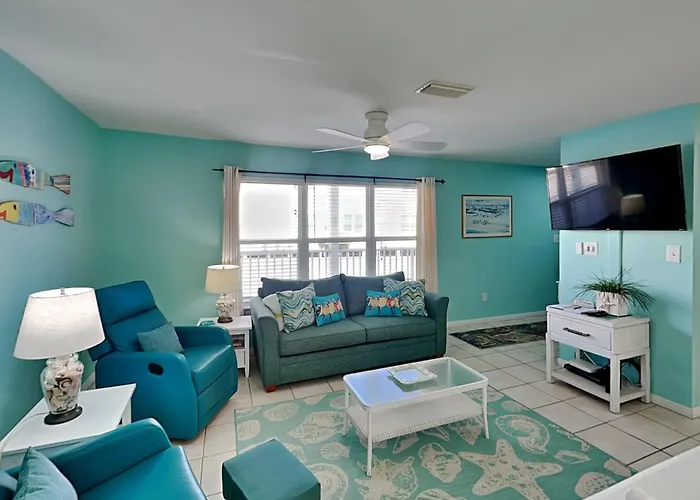 Three Cs #102 - Surfsong Apartment *