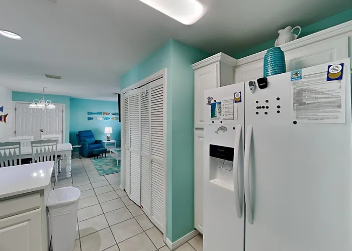 Three Cs #102 - Surfsong Apartment *